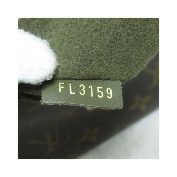 Louis Vuitton Women's Monogram Locky BB Bag in Excellent Condition in Brown - Picture 7 of 11